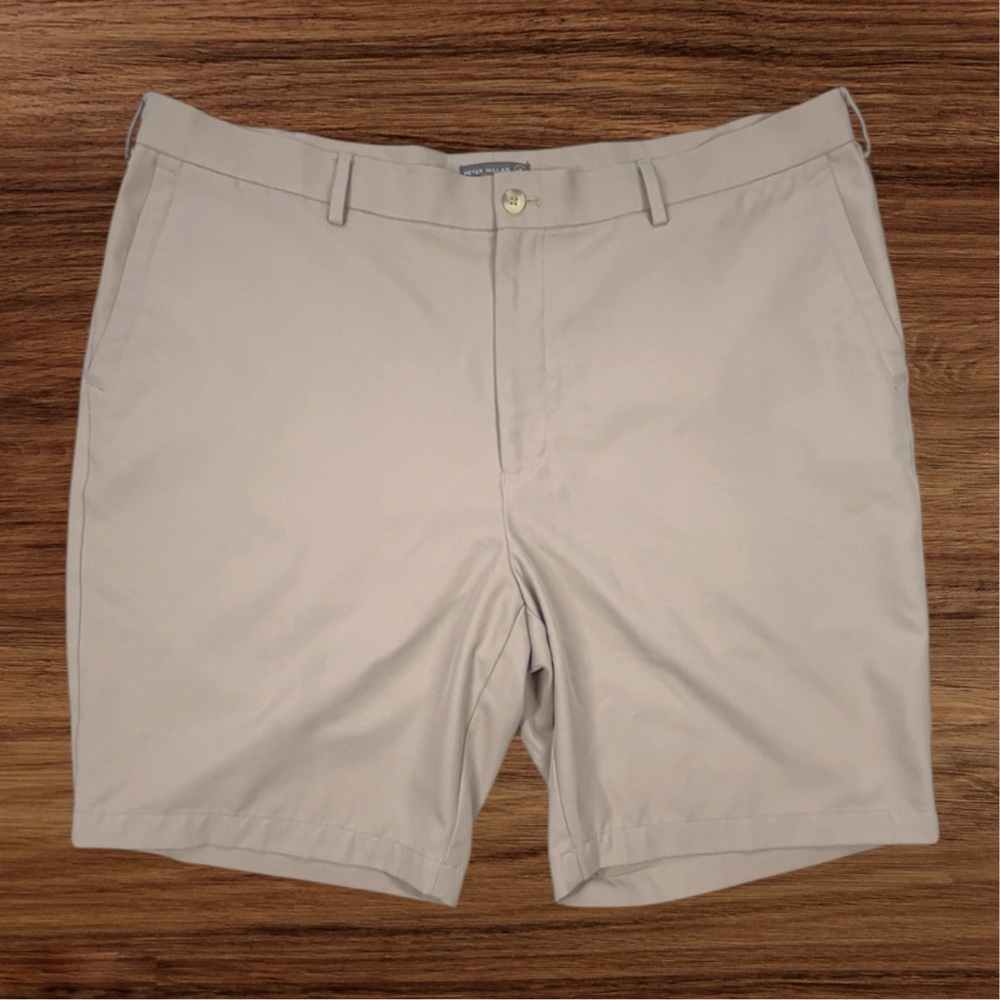 Peter Millar Crown Sport Men’s 9” Performance Shorts. Size 40